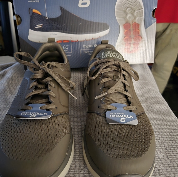 Size 9.5 Men Sketchers GoWalk 6 - Picture 3 of 12